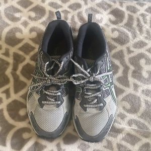 Asics tennis shoes size 7